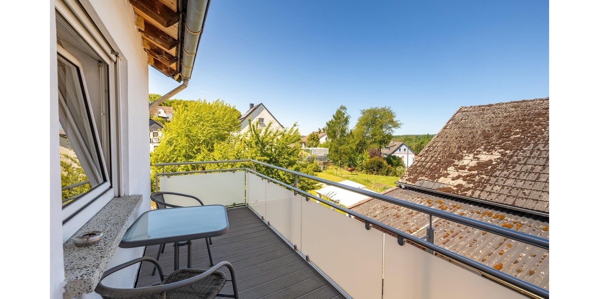 Balkon mit Blick in den Garten